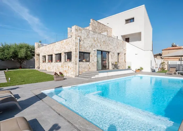 Elaia RoomsBed and Breakfast